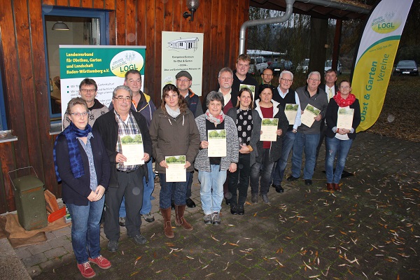 Die frischgebackenen Obst & Garten Coaches vor dem CCOG Mühlacker. Foto:LOGL
